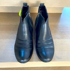 Aetrex Kailey Ankle Bootie SIZE 9 WIDE Width in Black *Brand New In Box*